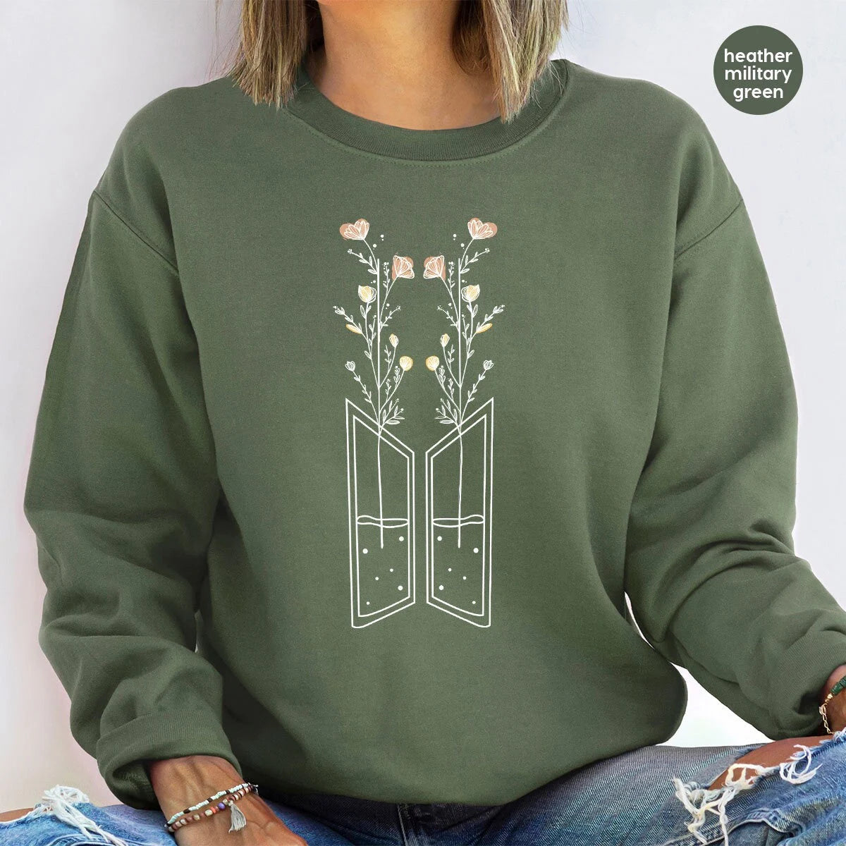 Aesthetic Crewneck Sweatshirt Gifts for Her Floral Long Sleeve Shirts Hoodie for Women Minimalist Flowers Graphic Tees Girlfriend Gift