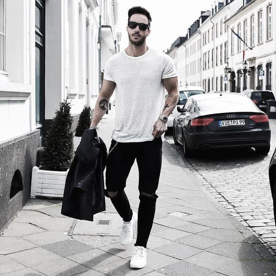 5 Different Combinations You Can Make With a Black T-Shirt