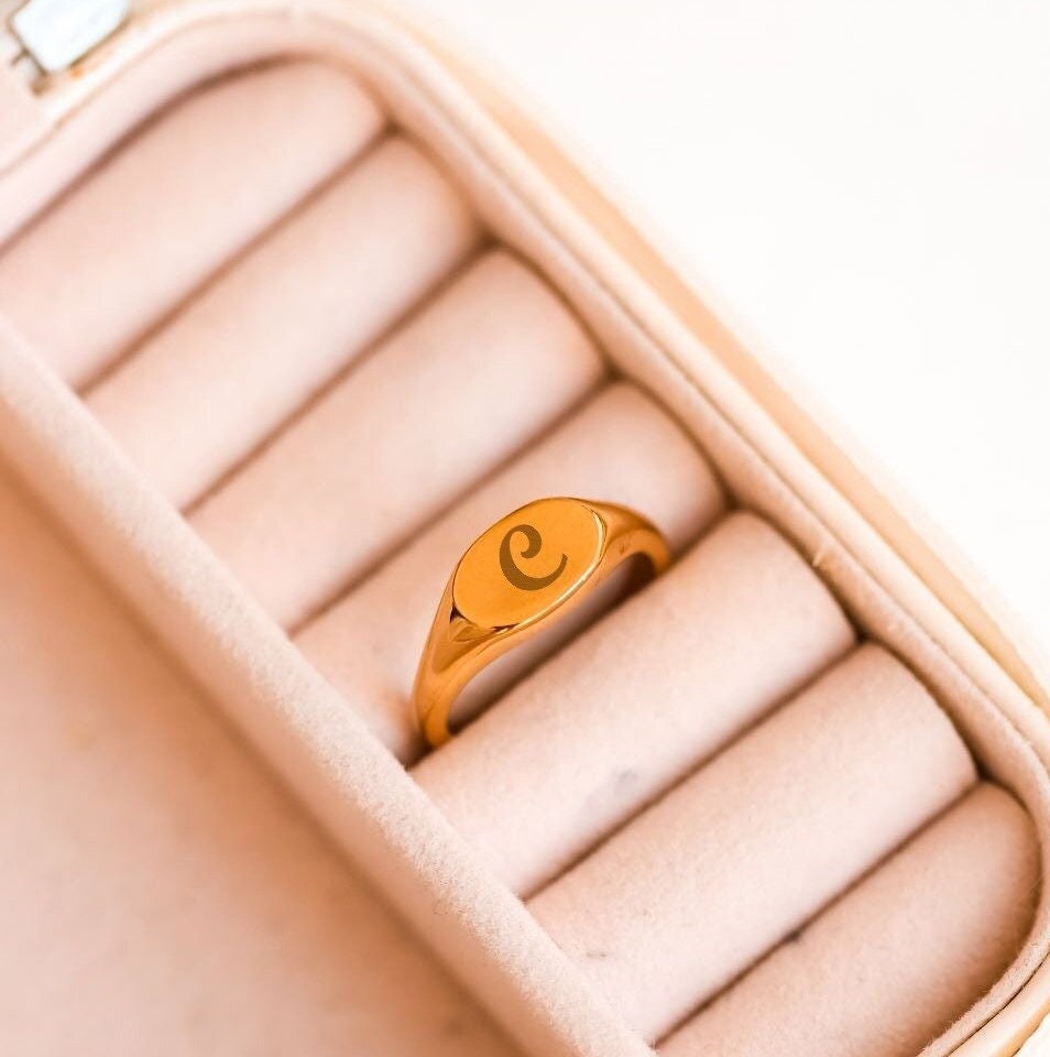Custom Oval Ring, 18K Gold, Minimalist Signet Ring, Gift For Her, Personalized Unique Jewelry, Dainty Rings For Women, Stackable Cute Rings