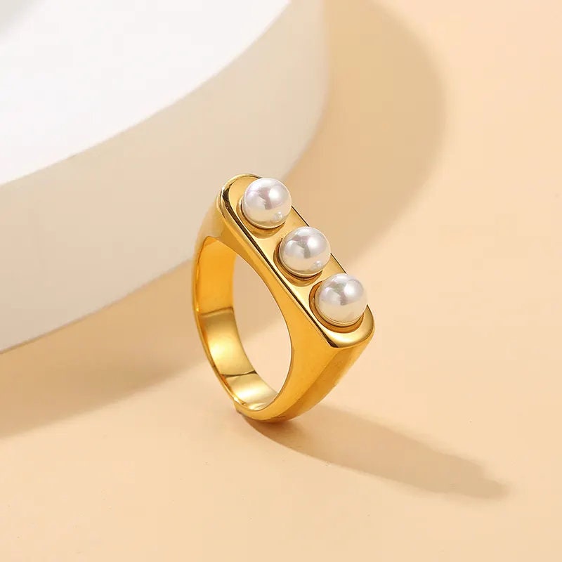 Multiple Pearl Ring, 18K Gold, Gifts For Mom, Unique Ring, Mothers Day Gift, Dainty Ring, New Mom Gift, Unique Jewelry, Rings For Women