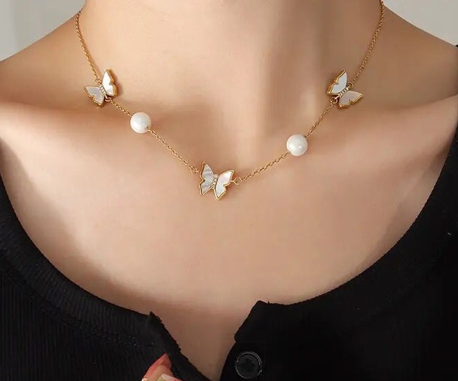 Mother of Pearls Choker, Pendant Necklace, Minimalist Nacre Necklace,  Hearts Penadant Necklace, Pearl Beaded Choker, Gift for Wife - Etsy |  Mother of pearl necklace, Necklace, Choker pendant necklace