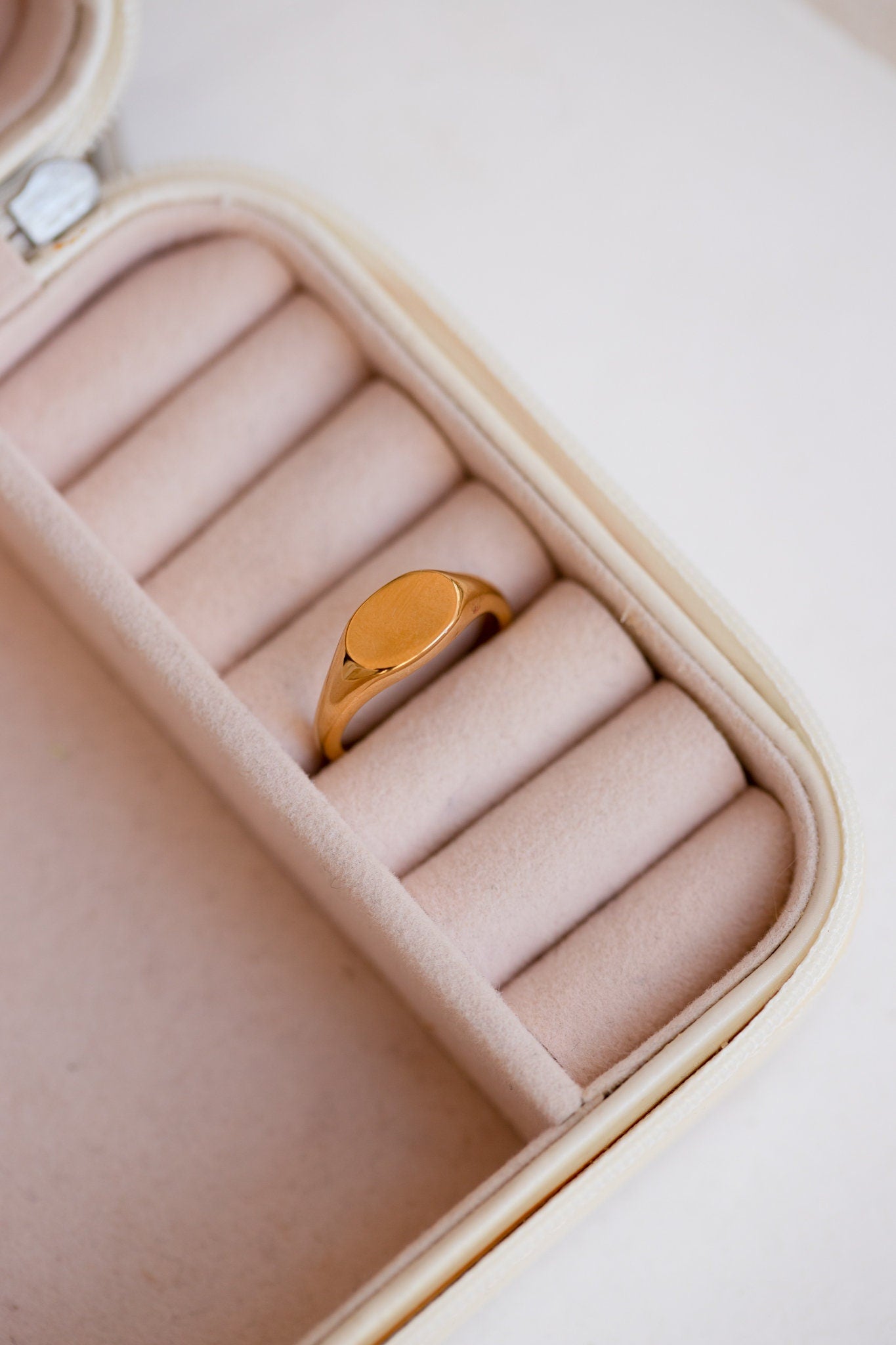 Cute signet rings deals