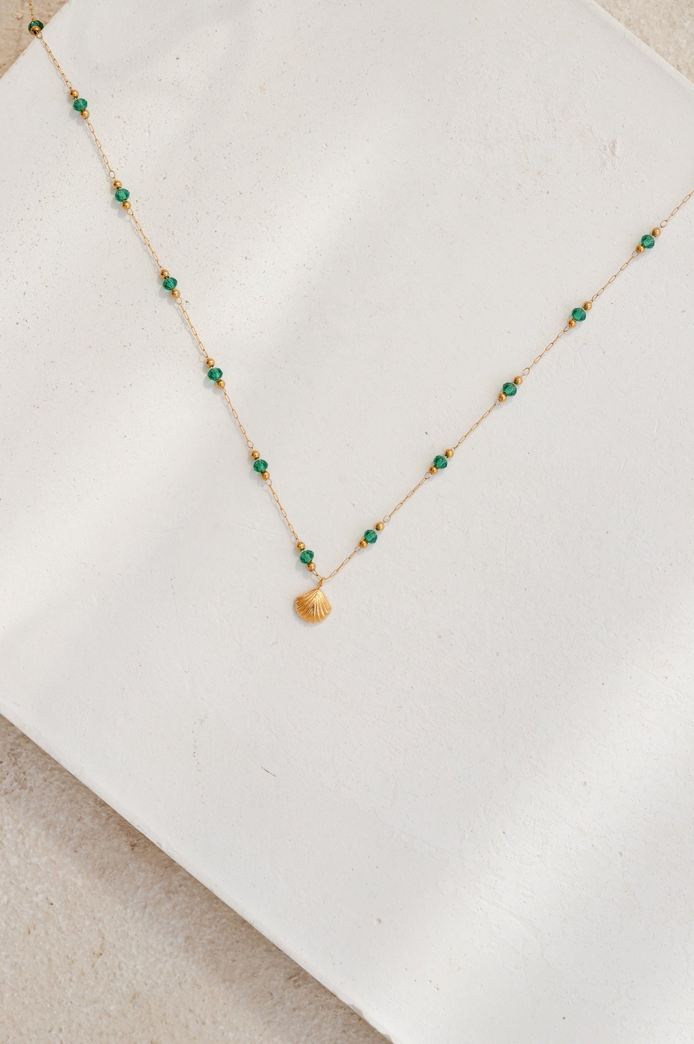 Pendant Necklaces Vintage Luxury Green Stone Beaded Necklace For Women  Alloy Feather Imitation Pearl Clavicle Chain Collar 2021 From Motorlike,  $13.21 | DHgate.Com