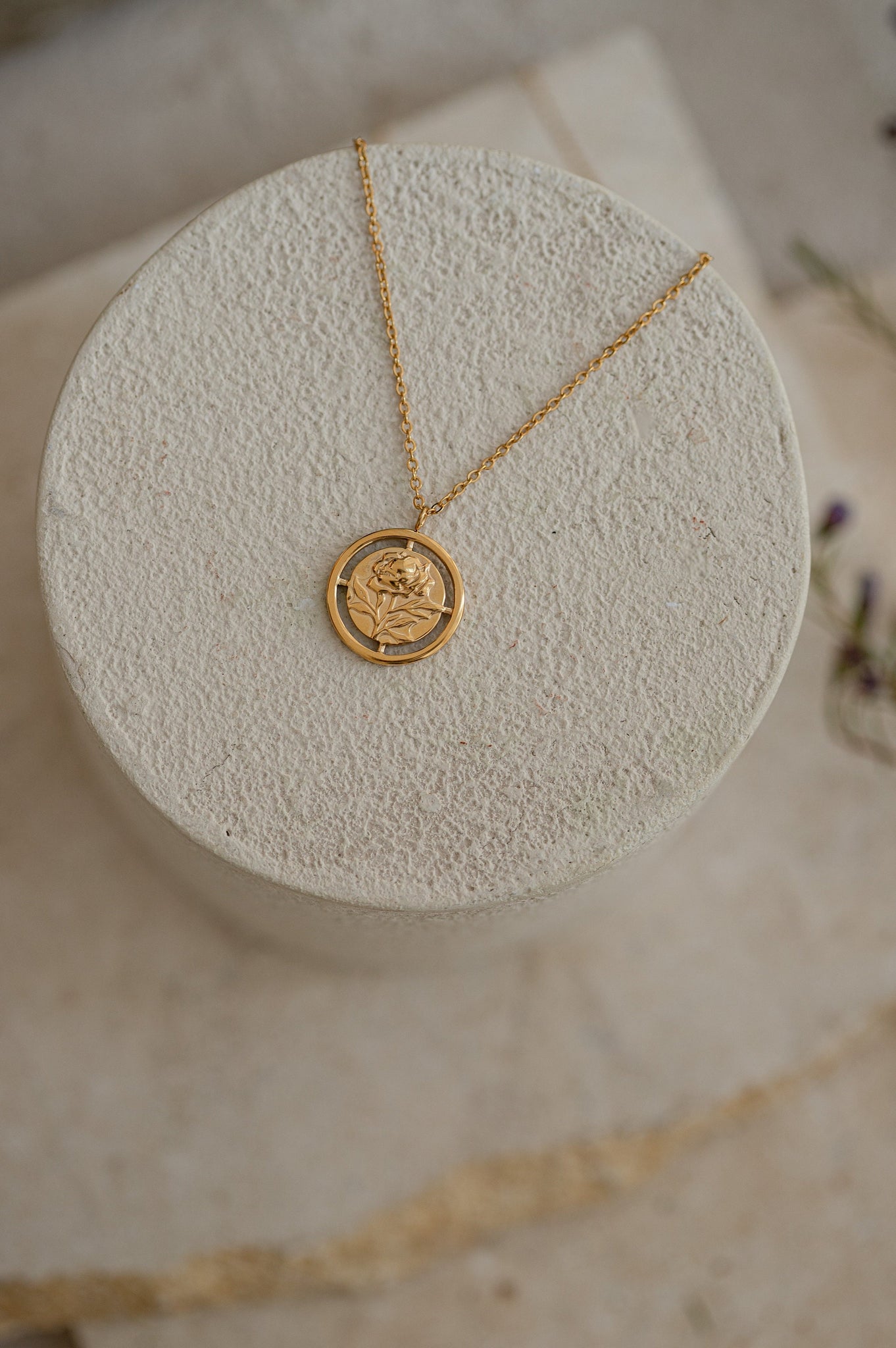 Medallion Rose Flower Necklace, 18K Gold, Mothers Day Gift, Floral Necklace, Gift For Mom, Flower Mothers Jewelry,Modern Minimalist Necklace