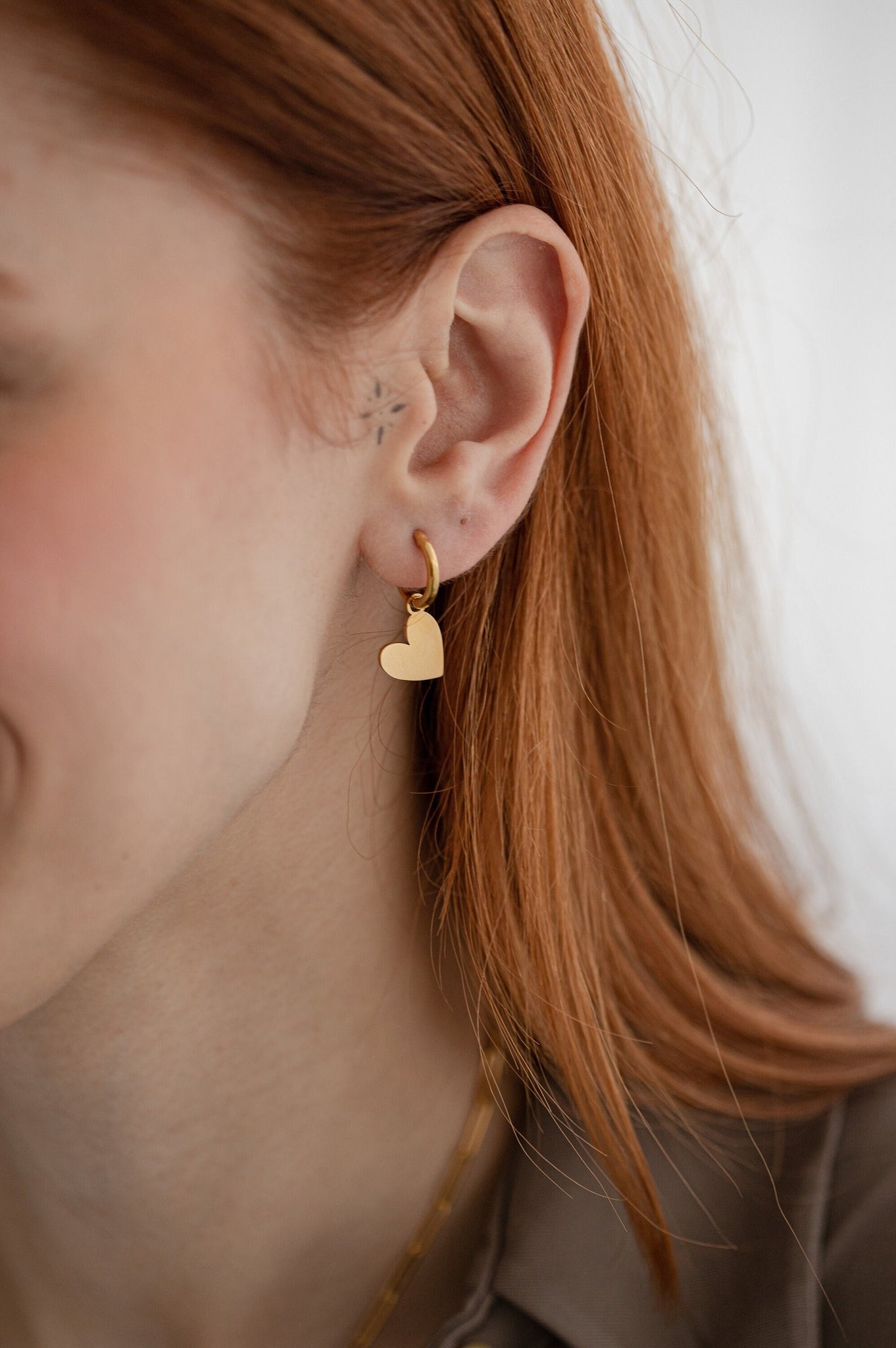 Classy Minimalist Gold Hoop Earrings